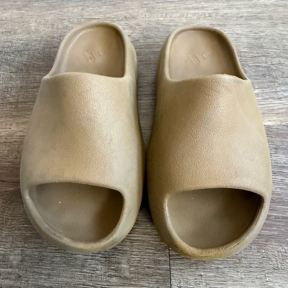 Yeezy Kids Sandals in Tan